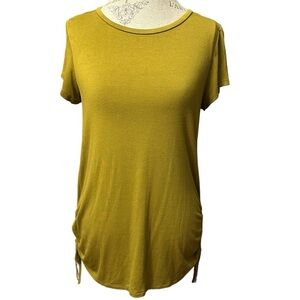 Simply Vera Size Medium Women’s Olive Green T Shirt with Drawstring Sides